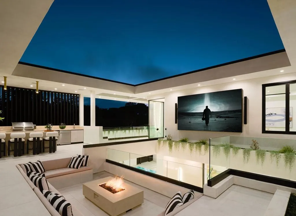 A Monumental Architectural Statement Defines Elite California Living at $18.5M 27 6283 La Jolla Scenic Dr S A Monumental Architectural Statement Defining California Luxury 5