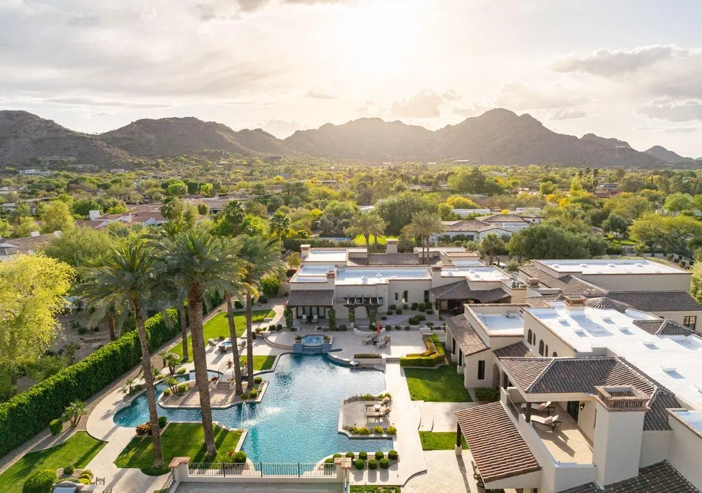 A Paradise Valley Mountain-View Masterpiece Asks $17.9 Million 5 6721 E Cheney Dr Showcases a Spectacular Mountain View Sanctuary in Paradise Valley 1