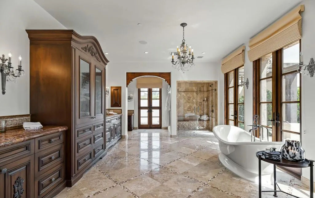 A Paradise Valley Mountain-View Masterpiece Asks $17.9 Million 22 6721 E Cheney Dr Showcases a Spectacular Mountain View Sanctuary in Paradise Valley 11