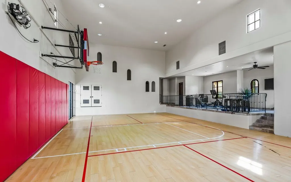 A Paradise Valley Mountain-View Masterpiece Asks $17.9 Million 25 6721 E Cheney Dr Showcases a Spectacular Mountain View Sanctuary in Paradise Valley 14