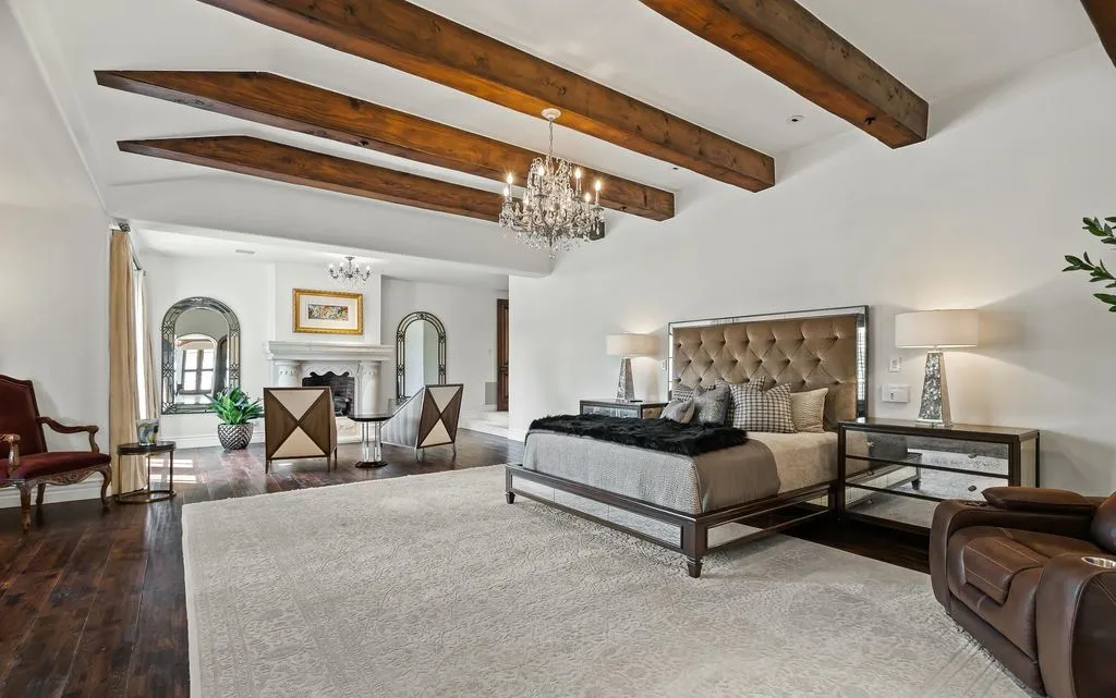 A Paradise Valley Mountain-View Masterpiece Asks $17.9 Million 13 6721 E Cheney Dr Showcases a Spectacular Mountain View Sanctuary in Paradise Valley 9