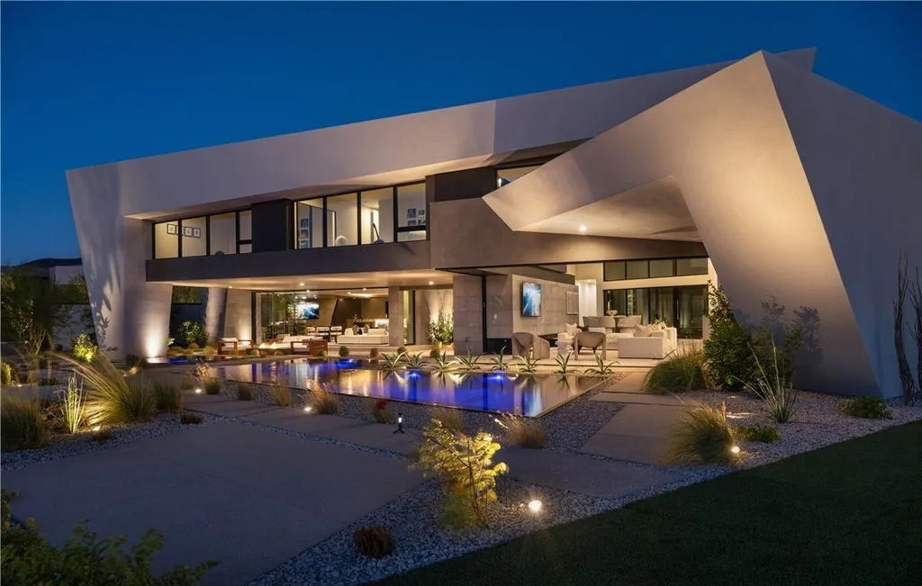 This Architecturally Significant Two-Story Residence Melds With Nevada’s Serene Mountains at $9.3M 6 8 Chisel Crest Ct Showcases a Breathtaking Two Story Home Blending With Nevadas Mountain Landscape 2