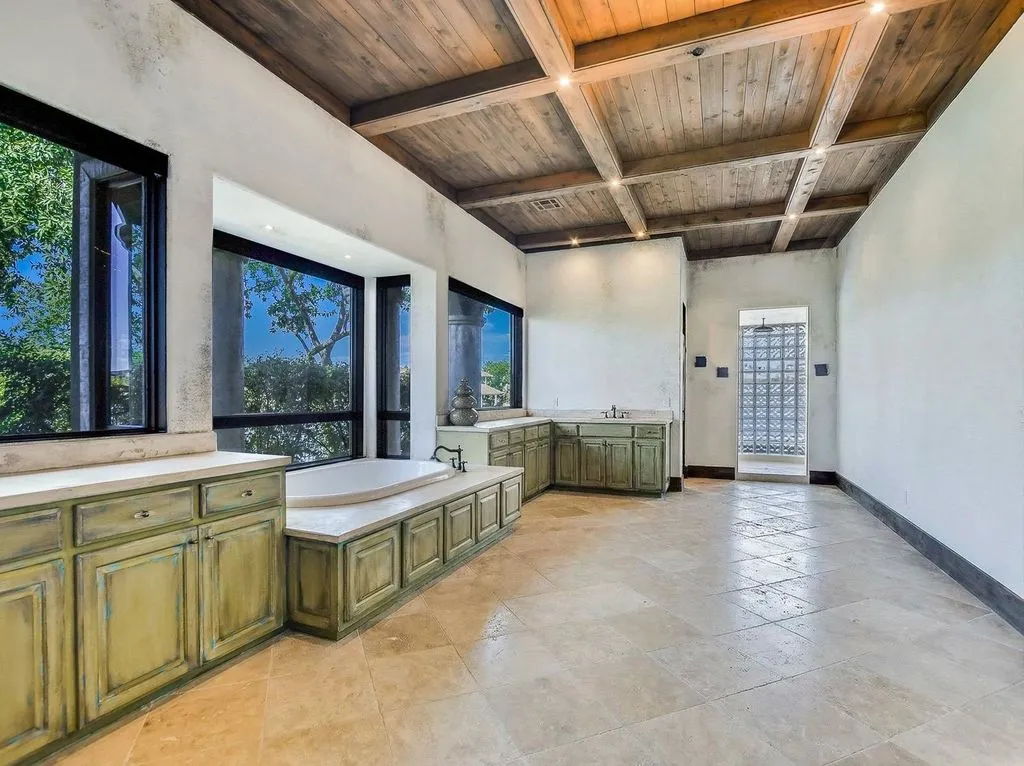 An Iconic Waterfront Estate Defining Horseshoe Bay Luxury Living, Listed for $10.995M 26 82 Applehead Island Dr An Extraordinary Waterfront Estate 18