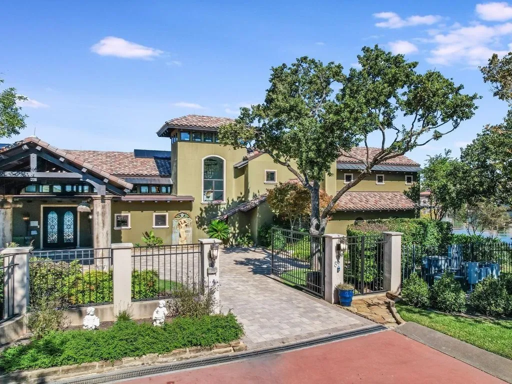 An Iconic Waterfront Estate Defining Horseshoe Bay Luxury Living, Listed for $10.995M 6 82 Applehead Island Dr An Extraordinary Waterfront Estate 2