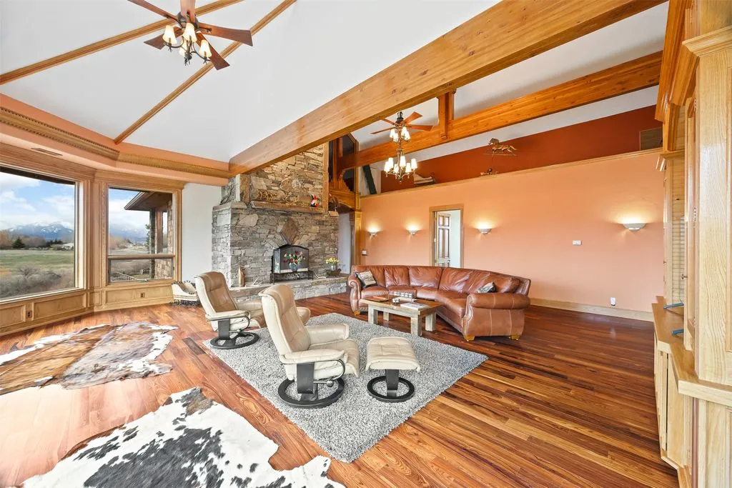 A Montana Home Where Timeless Design and Resort-Caliber Comfort Quietly Converge at $3.25M 24 859 Hamilton Heights Rd An Extraordinary Montana Estate With Resort Level Comfort 20