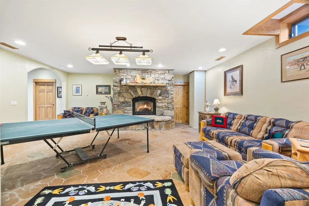 A Montana Home Where Timeless Design and Resort-Caliber Comfort Quietly Converge at $3.25M 25 859 Hamilton Heights Rd An Extraordinary Montana Estate With Resort Level Comfort 21