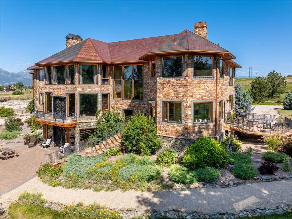 A Montana Home Where Timeless Design and Resort-Caliber Comfort Quietly Converge at $3.25M 16 859 Hamilton Heights Rd An Extraordinary Montana Estate With Resort Level Comfort 6