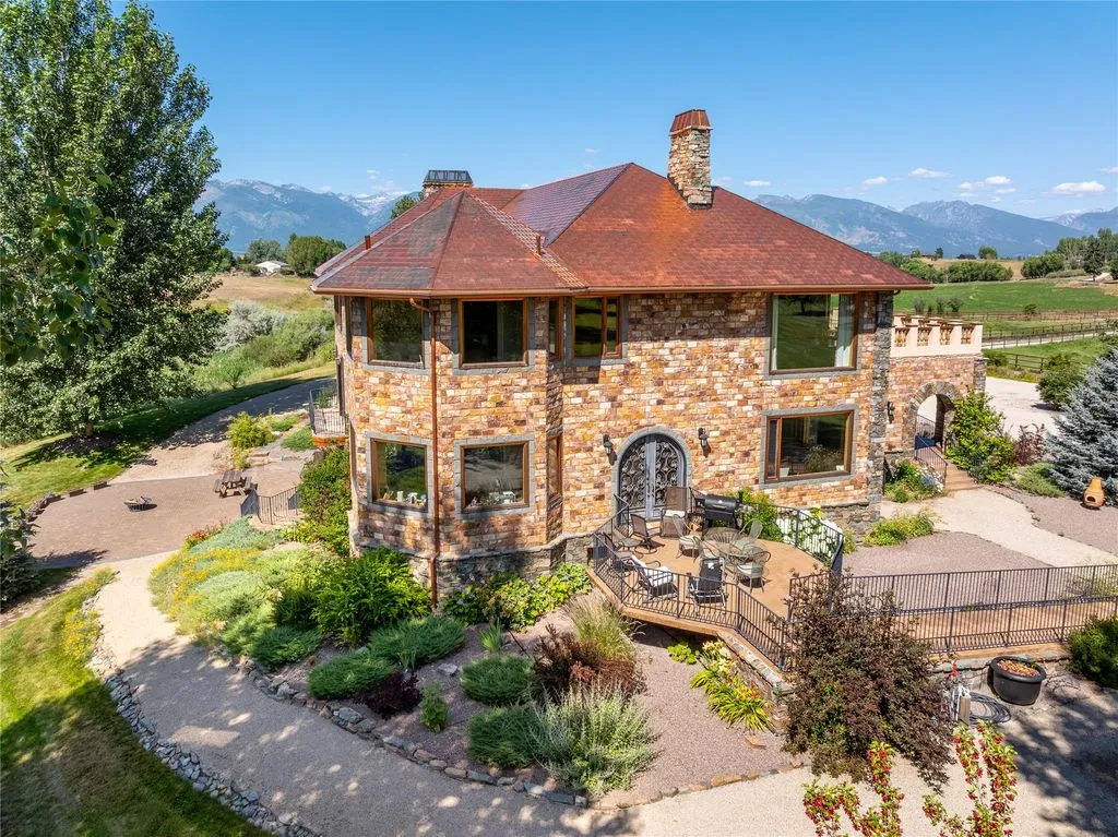 A Montana Home Where Timeless Design and Resort-Caliber Comfort Quietly Converge at $3.25M 7 859 Hamilton Heights Rd An Extraordinary Montana Estate With Resort Level Comfort 7