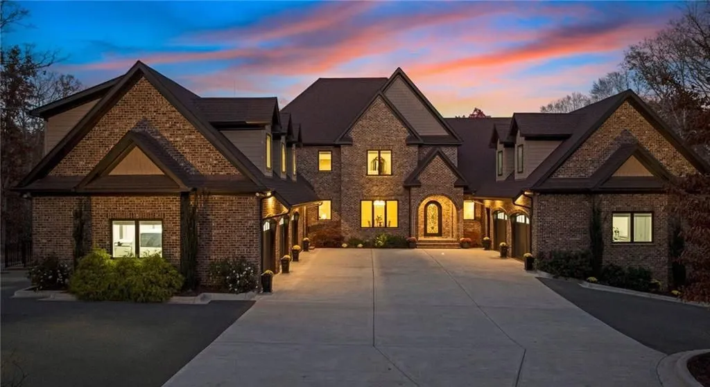 An Elite North Carolina Lakefront Estate With Resort-Style Amenities Lists for $3.25 Million 5 875 Starboard Reach An Elite Lakefront Estate With Resort Style Living 1