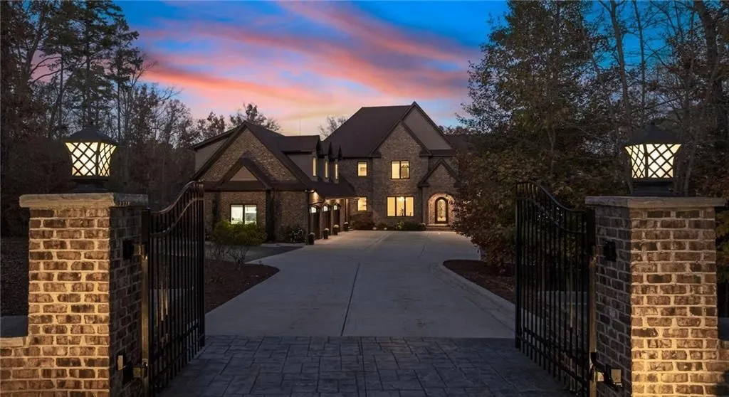 An Elite North Carolina Lakefront Estate With Resort-Style Amenities Lists for $3.25 Million 6 875 Starboard Reach An Elite Lakefront Estate With Resort Style Living 2