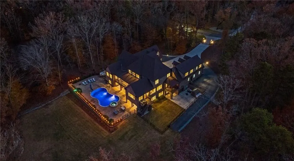 An Elite North Carolina Lakefront Estate With Resort-Style Amenities Lists for $3.25 Million 8 875 Starboard Reach An Elite Lakefront Estate With Resort Style Living 4