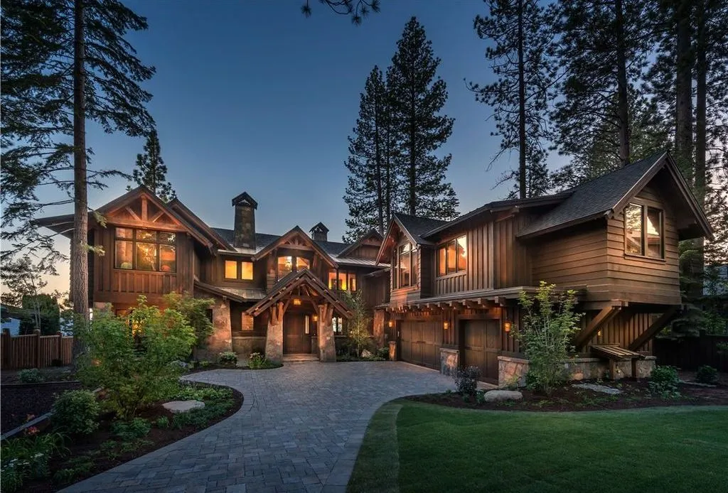 An Ultra-Rare Gated Lakefront Estate by NSM Construction and Dale Cox Esq. Offered at $47.5M 5 919 Lakeshore Blvd A Monumental Gated Lakefront Estate by NSM Construction and Dale Cox Esq. 1