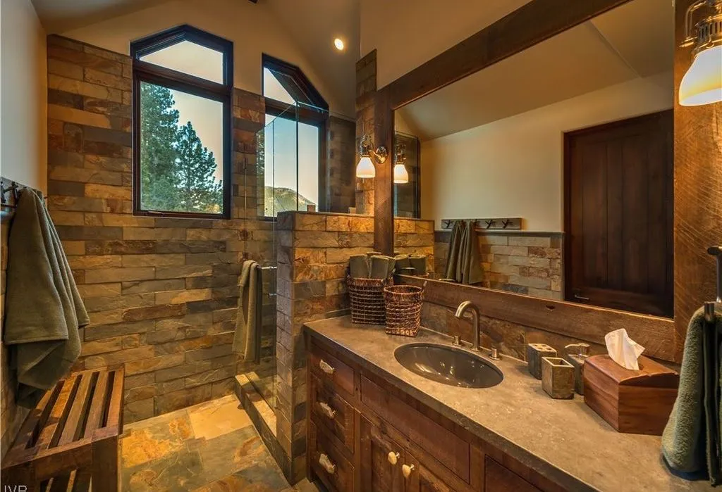 An Ultra-Rare Gated Lakefront Estate by NSM Construction and Dale Cox Esq. Offered at $47.5M 15 919 Lakeshore Blvd A Monumental Gated Lakefront Estate by NSM Construction and Dale Cox Esq. 11