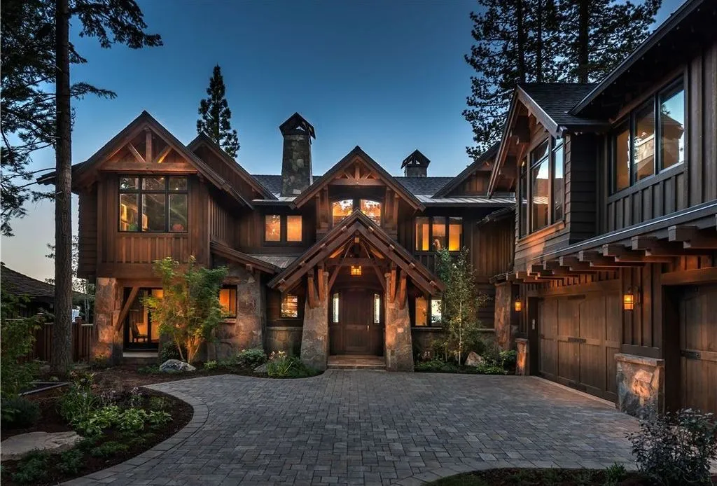 An Ultra-Rare Gated Lakefront Estate by NSM Construction and Dale Cox Esq. Offered at $47.5M 6 919 Lakeshore Blvd A Monumental Gated Lakefront Estate by NSM Construction and Dale Cox Esq. 2