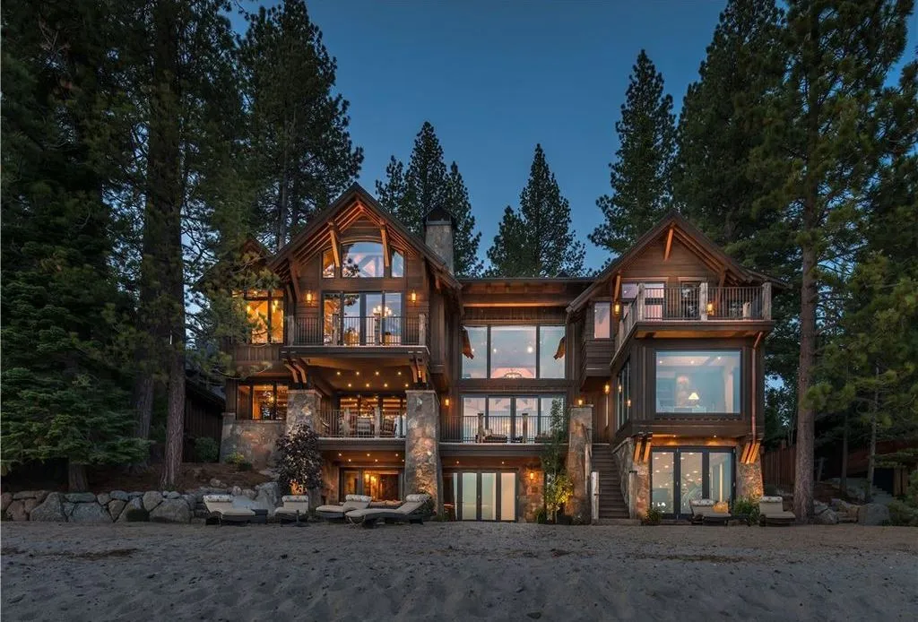 An Ultra-Rare Gated Lakefront Estate by NSM Construction and Dale Cox Esq. Offered at $47.5M 7 919 Lakeshore Blvd A Monumental Gated Lakefront Estate by NSM Construction and Dale Cox Esq. 3