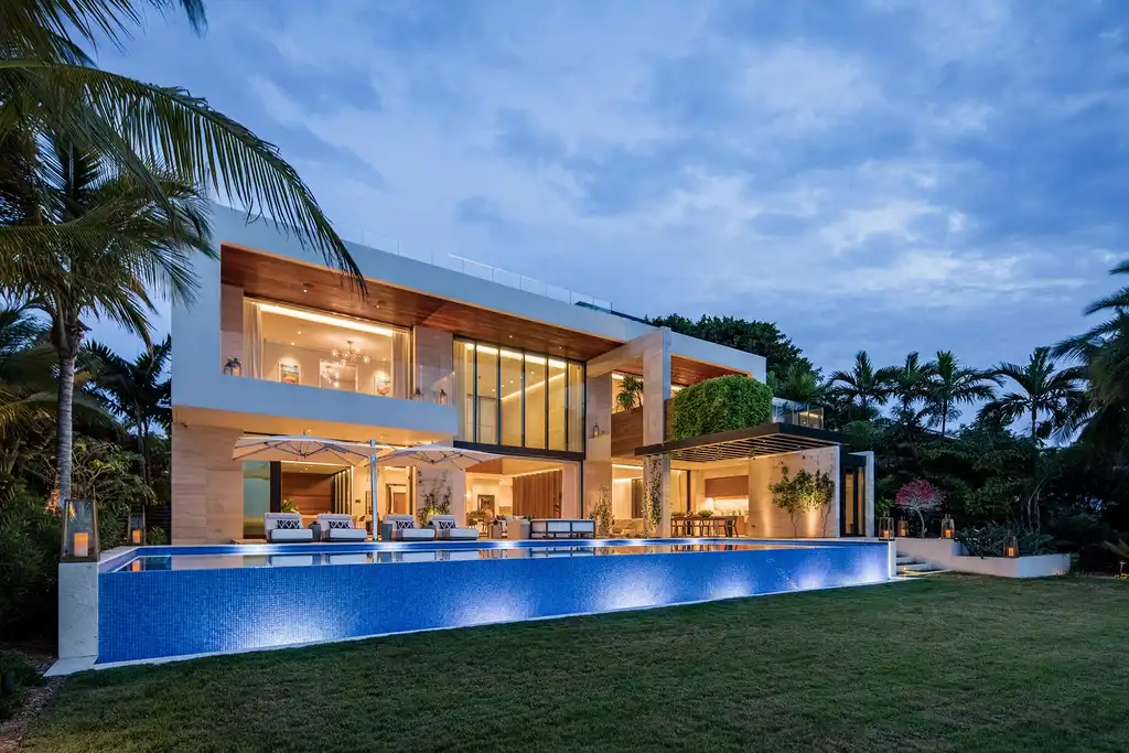 Bal Harbour Residence, Contemporary Coastal Living by Choeff Levy Fischman 4 Bal Harbour Residence Contemporary Coastal Living by Choeff Levy Fischman 7