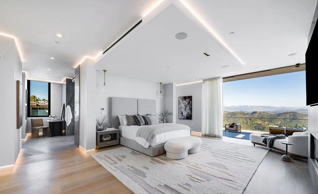 A Sculptural Bel Air Architectural Estate With Sweeping City and Canyon Views Lists for $38M 18 Extraordinary 2078 Stradella Rd Commands Unrivaled City Canyon and Reservoir Views 12