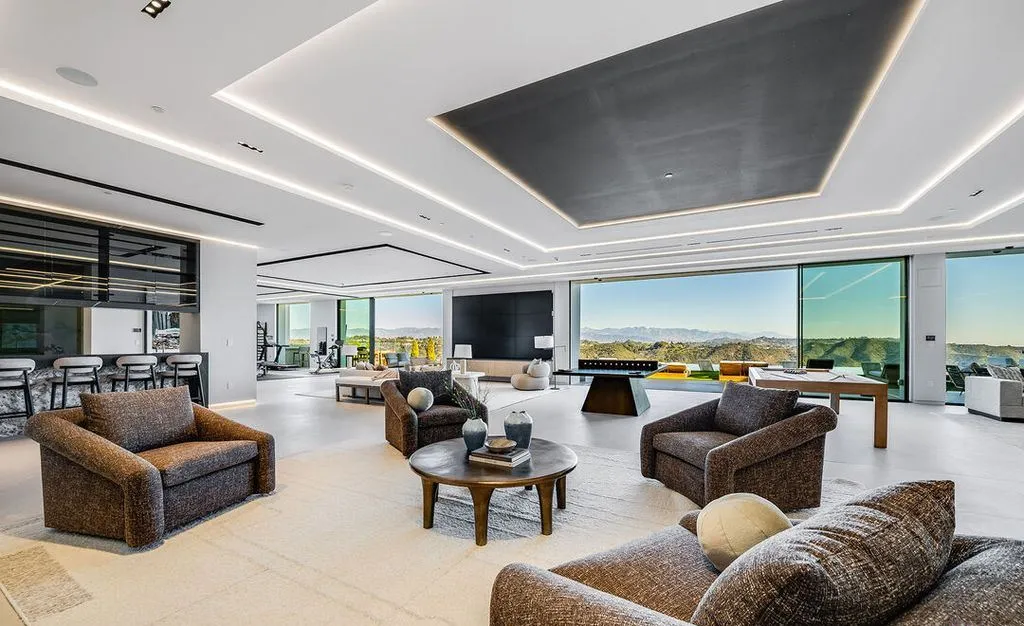 A Sculptural Bel Air Architectural Estate With Sweeping City and Canyon Views Lists for $38M 24 Extraordinary 2078 Stradella Rd Commands Unrivaled City Canyon and Reservoir Views 18