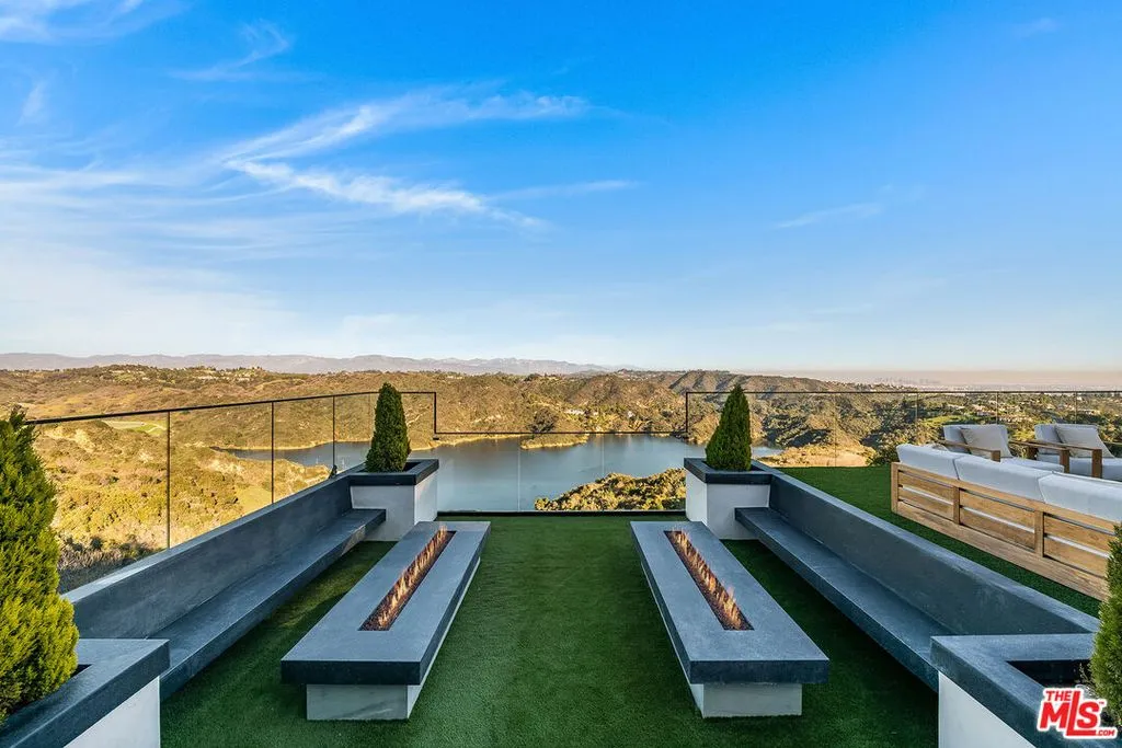 A Sculptural Bel Air Architectural Estate With Sweeping City and Canyon Views Lists for $38M 16 Extraordinary 2078 Stradella Rd Commands Unrivaled City Canyon and Reservoir Views 24