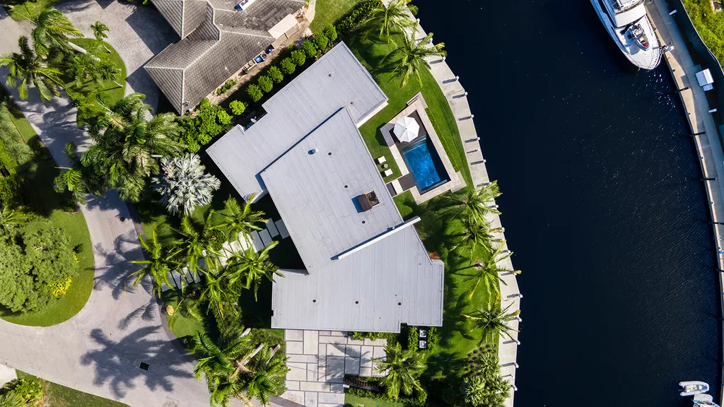 FT Lauderdale Residence by Choeff Levy Fischman, A Refined Waterfront Home Defined by Light and Flow 11 FT Lauderdale Residence by Choeff Levy Fischman, A Refined Waterfront Home Defined by Light and Flow