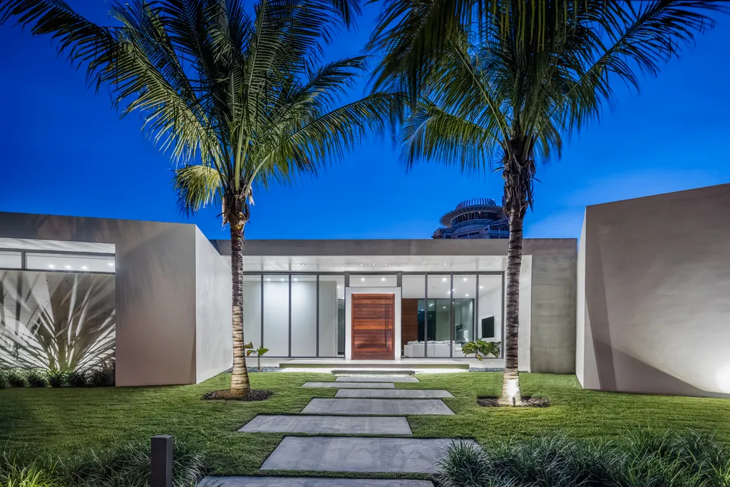 FT Lauderdale Residence by Choeff Levy Fischman, A Refined Waterfront Home Defined by Light and Flow 4 FT Lauderdale Residence by Choeff Levy Fischman A Refined Waterfront Home Defined by Light and Flow 4