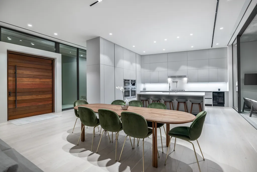 FT Lauderdale Residence by Choeff Levy Fischman, A Refined Waterfront Home Defined by Light and Flow 8 FT Lauderdale Residence by Choeff Levy Fischman A Refined Waterfront Home Defined by Light and Flow 5