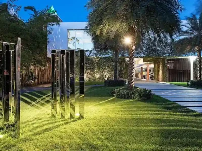 Floating Cubes House by Kobi Karp, A Sculptural Dialogue Between Geometry, Water, and Nature 4 Floating Cubes House by Kobi Karp A Sculptural Dialogue Between Geometry Water and Nature 8