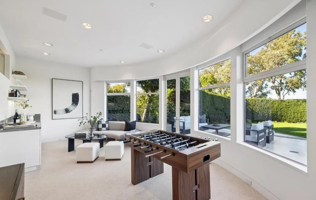 $8.995M Architectural Estate Captures Golden Gate, San Francisco Skyline, and Sweeping Water Views 14 Iconic Architectural Estate at 147 Gilmartin Drive Commands Golden Gate and SF Skyline Views at 8.995M 15