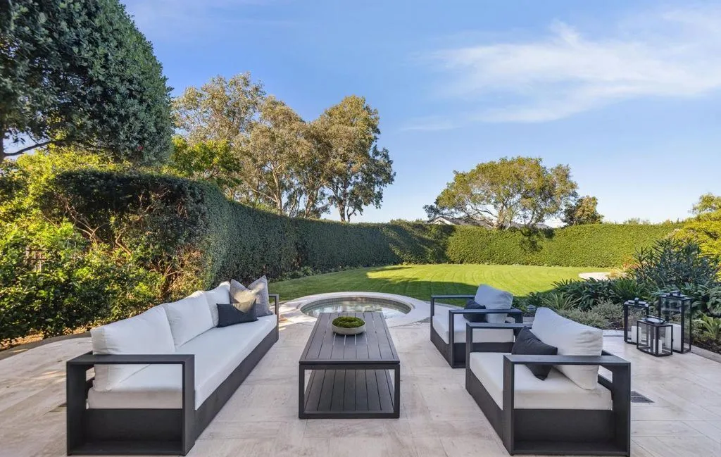 $8.995M Architectural Estate Captures Golden Gate, San Francisco Skyline, and Sweeping Water Views 16 Iconic Architectural Estate at 147 Gilmartin Drive Commands Golden Gate and SF Skyline Views at 8.995M 17
