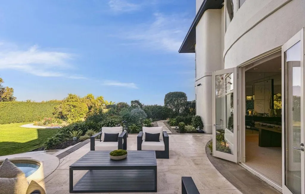 $8.995M Architectural Estate Captures Golden Gate, San Francisco Skyline, and Sweeping Water Views 19 Iconic Architectural Estate at 147 Gilmartin Drive Commands Golden Gate and SF Skyline Views at 8.995M 19