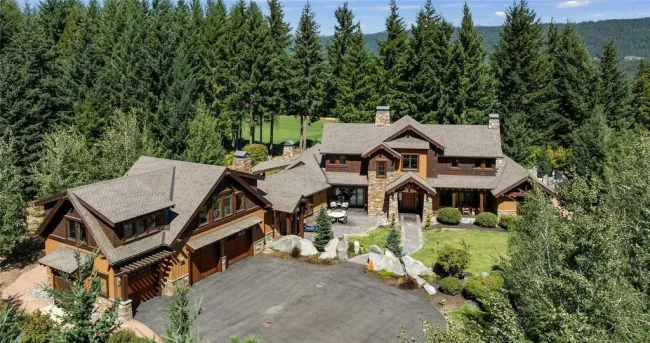 An Extraordinary Expression of Privacy and Sophistication in Washington, Priced at $4.699M