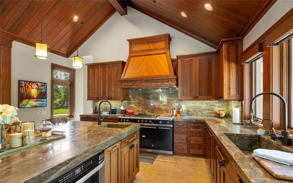 An Extraordinary Expression of Privacy and Sophistication in Washington, Priced at $4.699M 14 Inside 71 Quick Creek Lane an Extraordinary Washington Retreat Defined by Privacy and Prestige 12