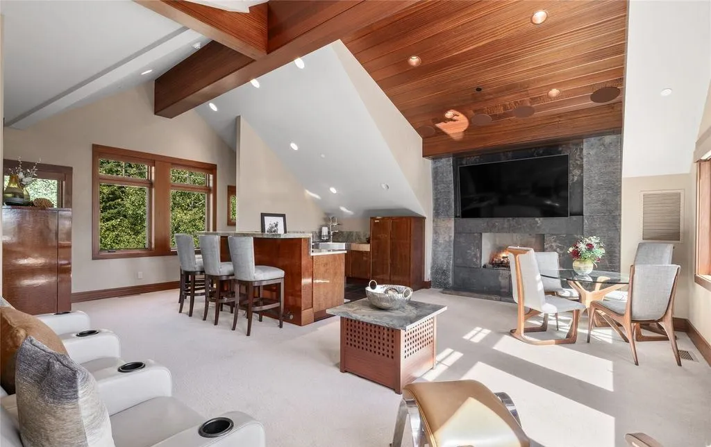 An Extraordinary Expression of Privacy and Sophistication in Washington, Priced at $4.699M 19 Inside 71 Quick Creek Lane an Extraordinary Washington Retreat Defined by Privacy and Prestige 17