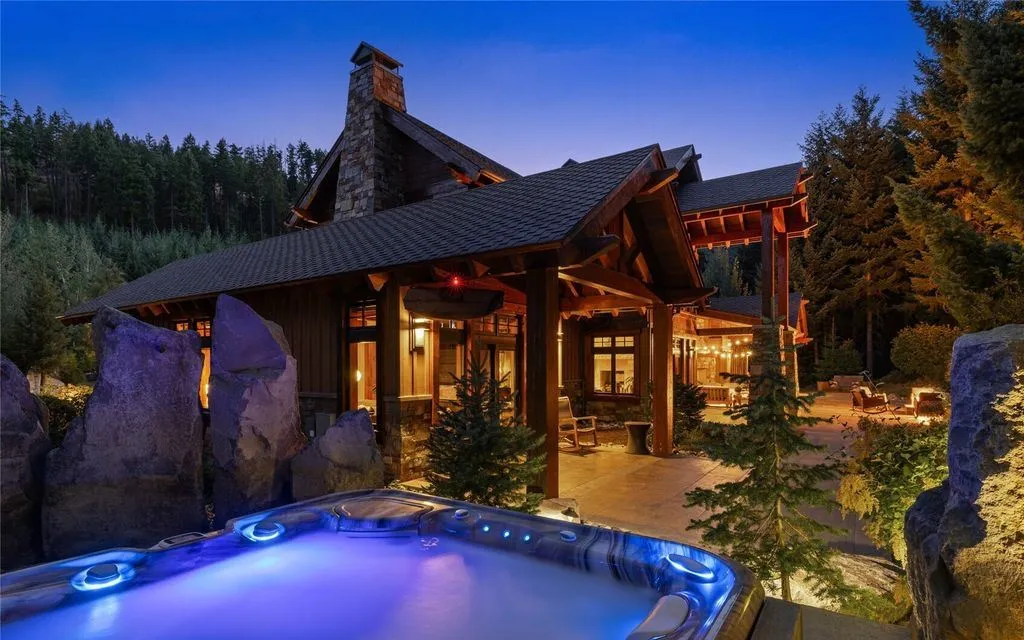 An Extraordinary Expression of Privacy and Sophistication in Washington, Priced at $4.699M 21 Inside 71 Quick Creek Lane an Extraordinary Washington Retreat Defined by Privacy and Prestige 21