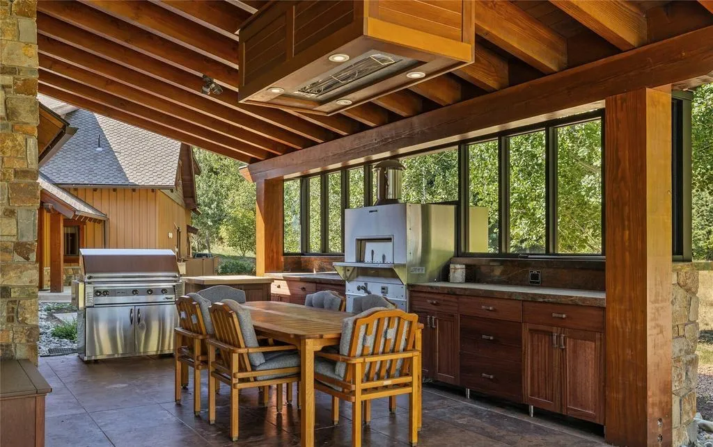 An Extraordinary Expression of Privacy and Sophistication in Washington, Priced at $4.699M 23 Inside 71 Quick Creek Lane an Extraordinary Washington Retreat Defined by Privacy and Prestige 23