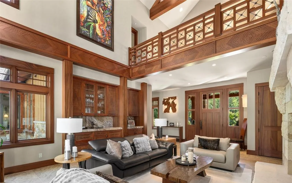 An Extraordinary Expression of Privacy and Sophistication in Washington, Priced at $4.699M 11 Inside 71 Quick Creek Lane an Extraordinary Washington Retreat Defined by Privacy and Prestige 9