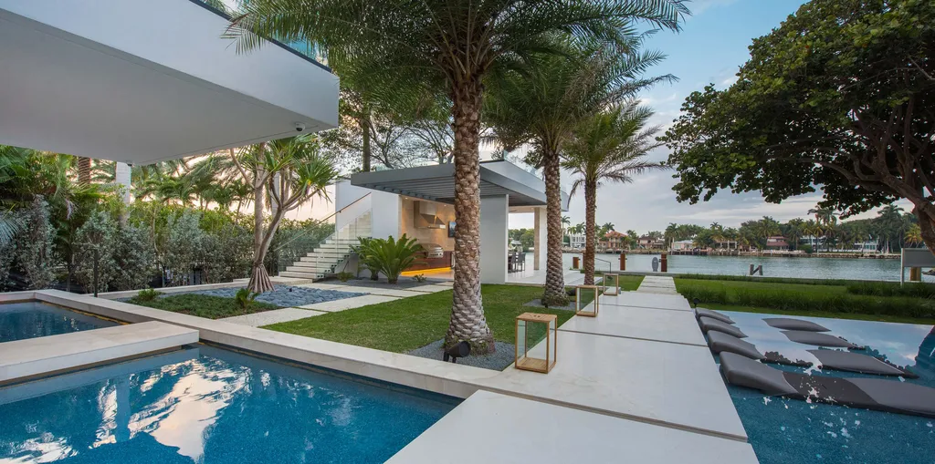 Palm Island Residence by Choeff Levy Fischman, A Waterfront Home Sculpted by Light and Landscape 7 Palm Island Residence by Choeff Levy Fischman A Waterfront Home Sculpted by Light and Landscape 12