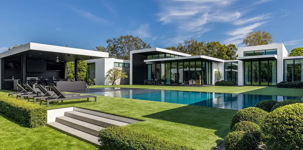 Ponce Davis Residence by Choeff Levy Fischman, A Contemporary Home Defined by Light, Proportion, and Subtle Luxury 1 Ponce Davis Residence by Choeff Levy Fischman, A Contemporary Home Defined by Light, Proportion, and Subtle Luxury