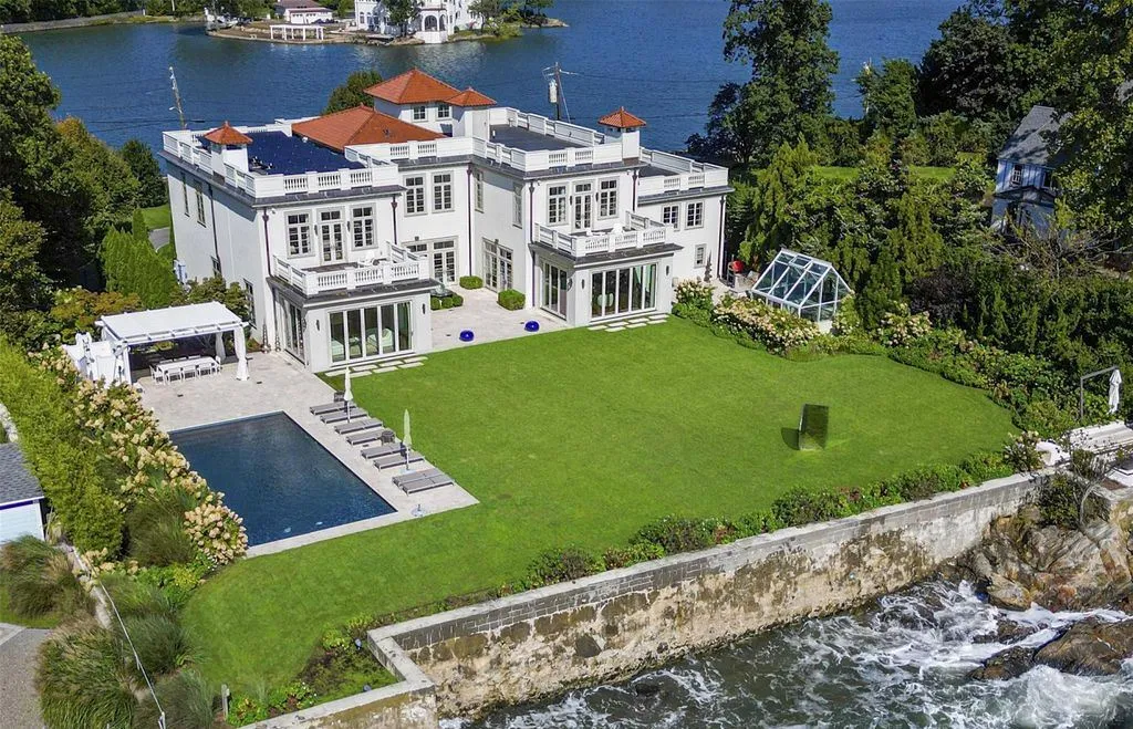 Thompson-Raissis–Designed New York Home With Breathtaking Water Views at $9.95 Million 5 106 Premium Point Breathtaking Water View Home 1