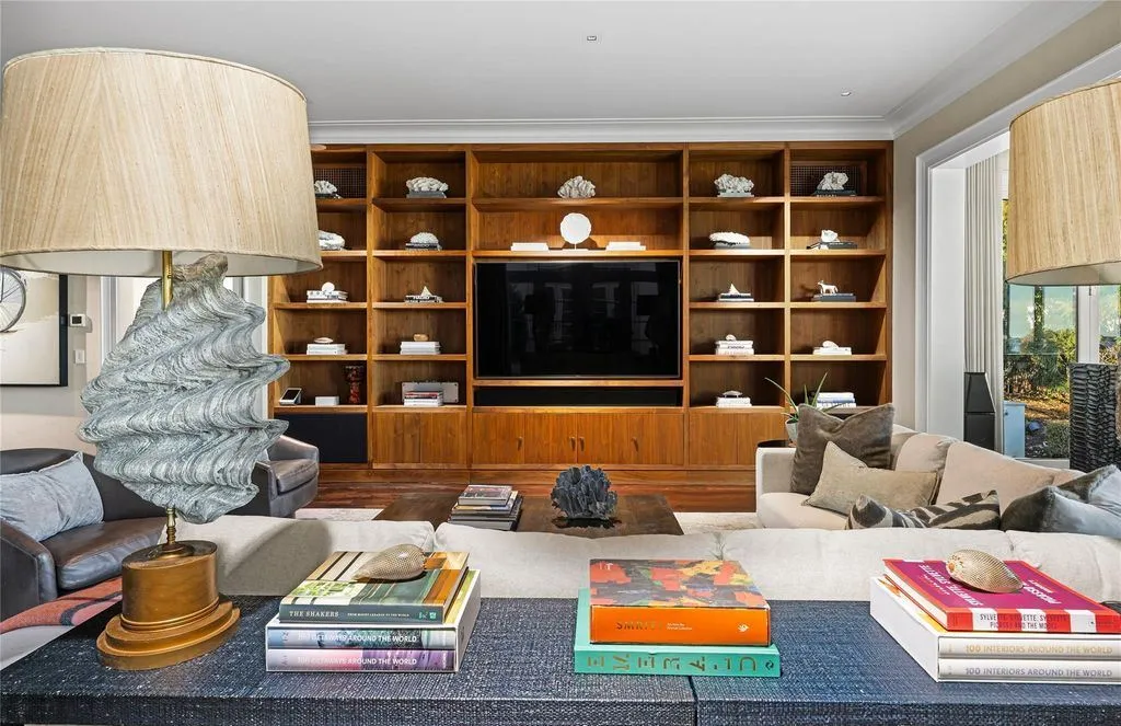 Thompson-Raissis–Designed New York Home With Breathtaking Water Views at $9.95 Million 19 106 Premium Point Breathtaking Water View Home 11