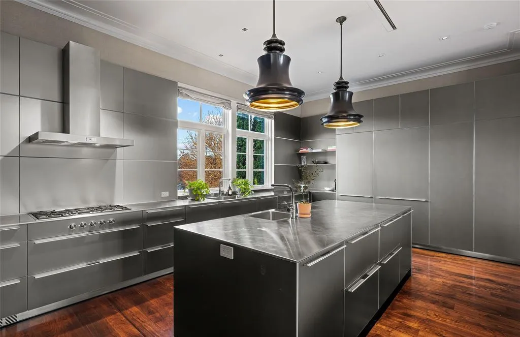 Thompson-Raissis–Designed New York Home With Breathtaking Water Views at $9.95 Million 20 106 Premium Point Breathtaking Water View Home 12