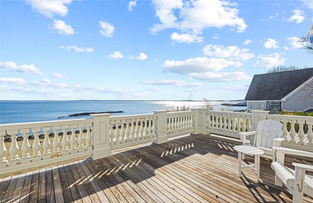 Thompson-Raissis–Designed New York Home With Breathtaking Water Views at $9.95 Million 14 106 Premium Point Breathtaking Water View Home 16