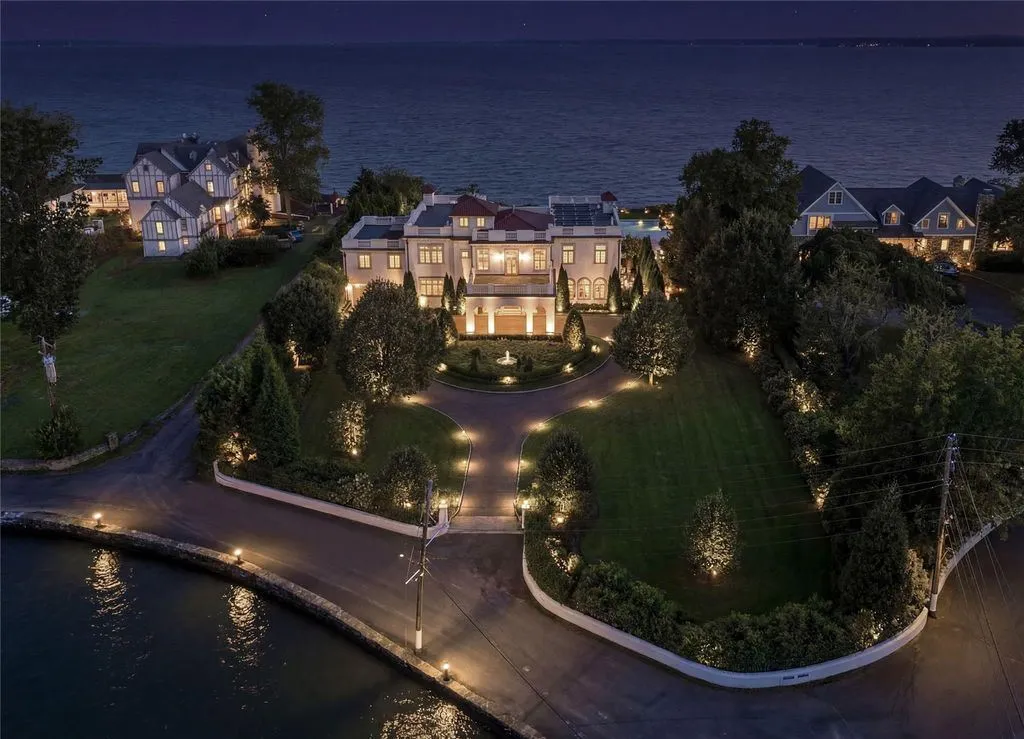 Thompson-Raissis–Designed New York Home With Breathtaking Water Views at $9.95 Million 27 106 Premium Point Breathtaking Water View Home 24