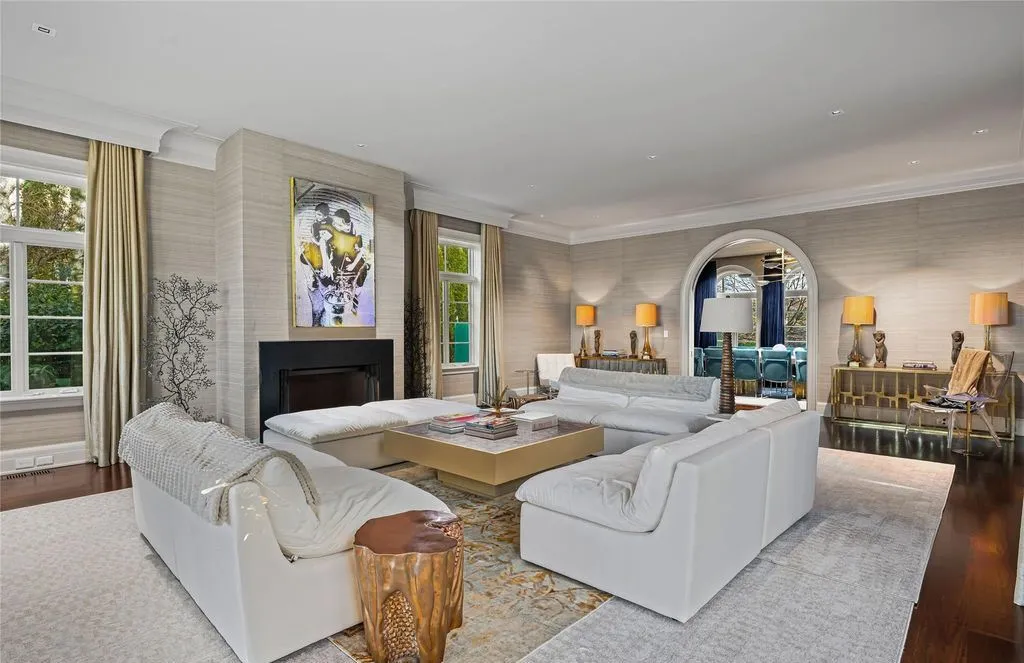 Thompson-Raissis–Designed New York Home With Breathtaking Water Views at $9.95 Million 11 106 Premium Point Breathtaking Water View Home 7