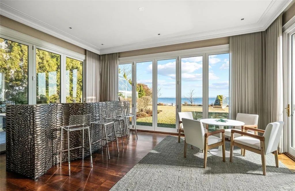 Thompson-Raissis–Designed New York Home With Breathtaking Water Views at $9.95 Million 17 106 Premium Point Breathtaking Water View Home 9