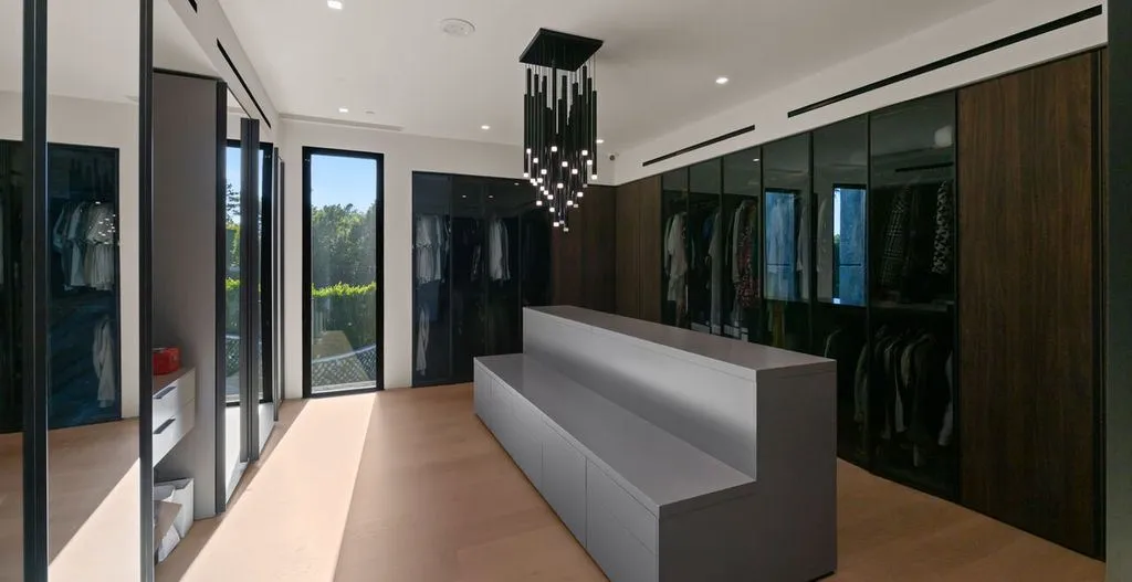 Bold and Breathtaking: A $36,888,888 Estate Overlooking the Cityscape in Beverly Hills 20 1140 Summit Dr A Breathtaking 36888888 Modern Estate in Beverly Hills 12