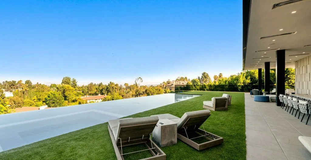 Bold and Breathtaking: A $36,888,888 Estate Overlooking the Cityscape in Beverly Hills 13 1140 Summit Dr A Breathtaking 36888888 Modern Estate in Beverly Hills 18