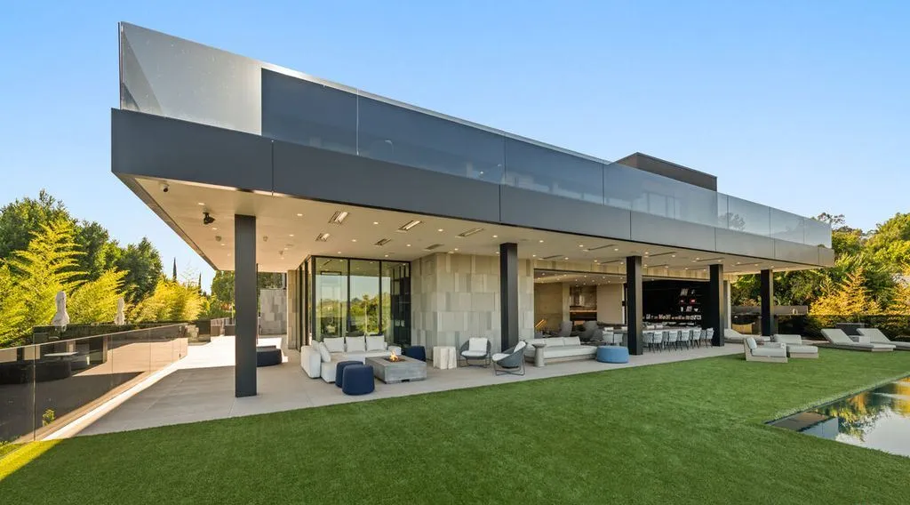 Bold and Breathtaking: A $36,888,888 Estate Overlooking the Cityscape in Beverly Hills 14 1140 Summit Dr A Breathtaking 36888888 Modern Estate in Beverly Hills 19