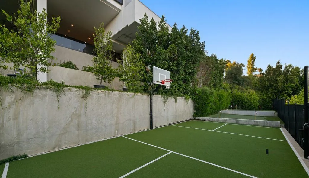 Bold and Breathtaking: A $36,888,888 Estate Overlooking the Cityscape in Beverly Hills 15 1140 Summit Dr A Breathtaking 36888888 Modern Estate in Beverly Hills 20