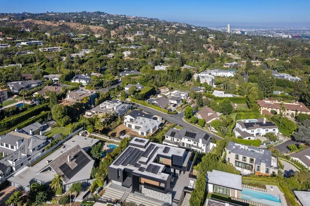 Bold and Breathtaking: A $36,888,888 Estate Overlooking the Cityscape in Beverly Hills 23 1140 Summit Dr A Breathtaking 36888888 Modern Estate in Beverly Hills 23